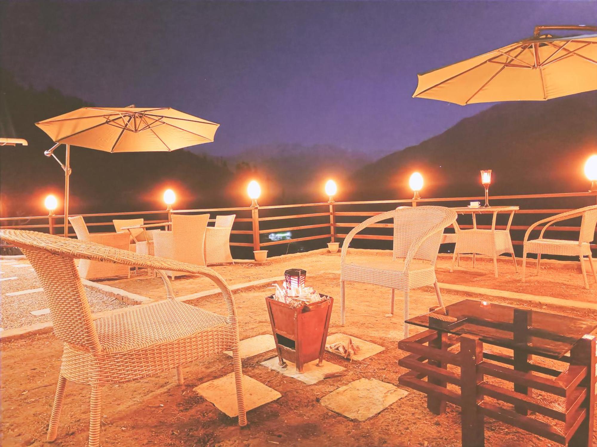Trimounts-A Boutique Hotel & Wellnes Center In Tirthan Valley Banjār Kültér fotó