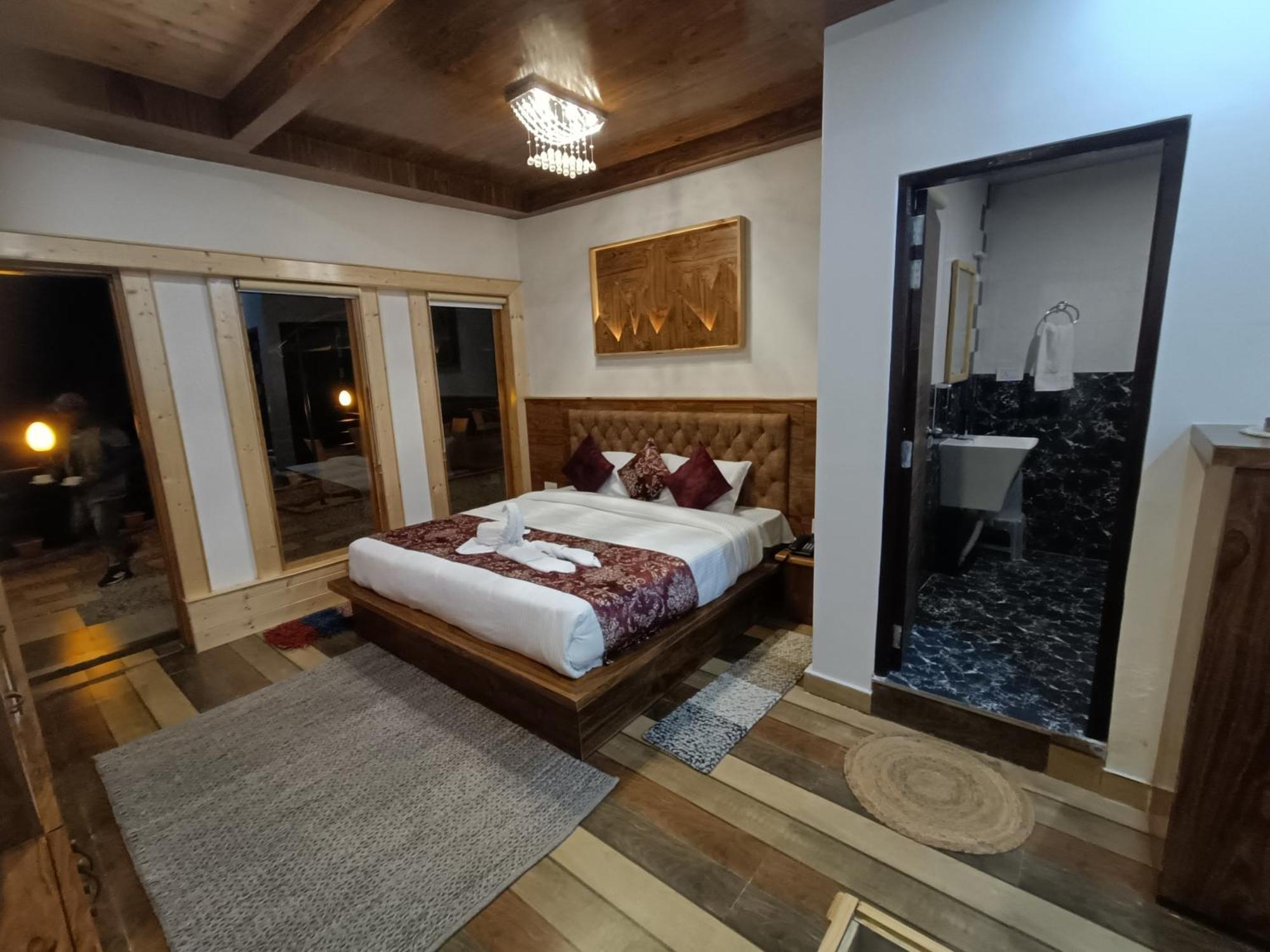 Trimounts-A Boutique Hotel & Wellnes Center In Tirthan Valley Banjār Kültér fotó