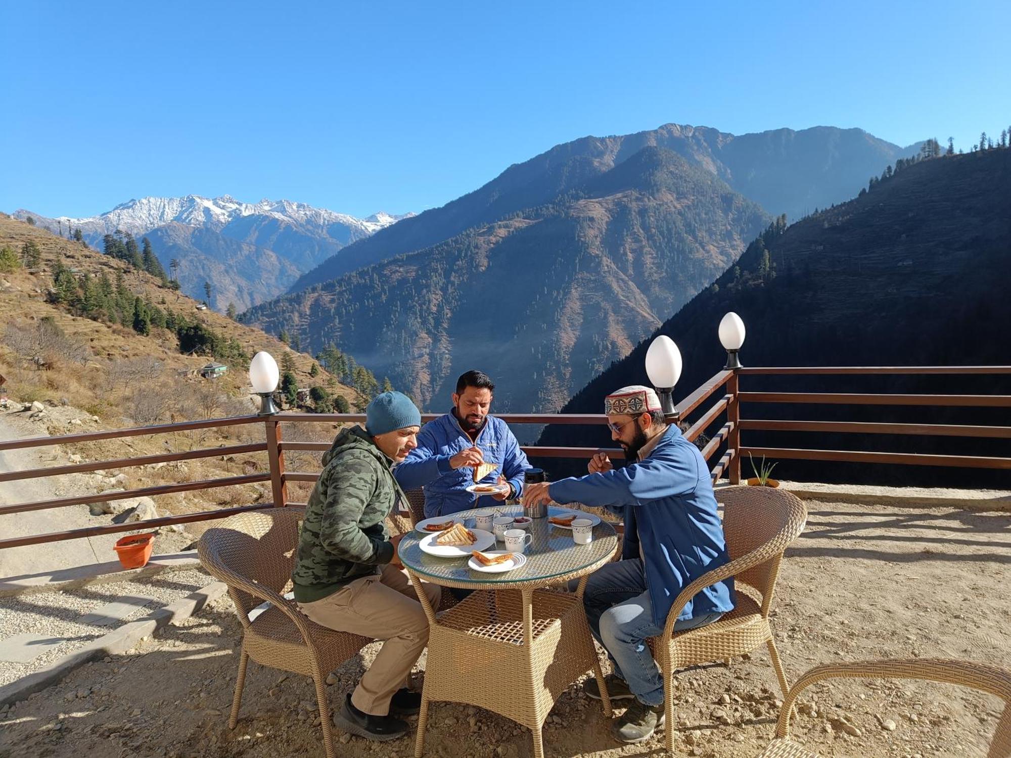 Trimounts-A Boutique Hotel & Wellnes Center In Tirthan Valley Banjār Kültér fotó